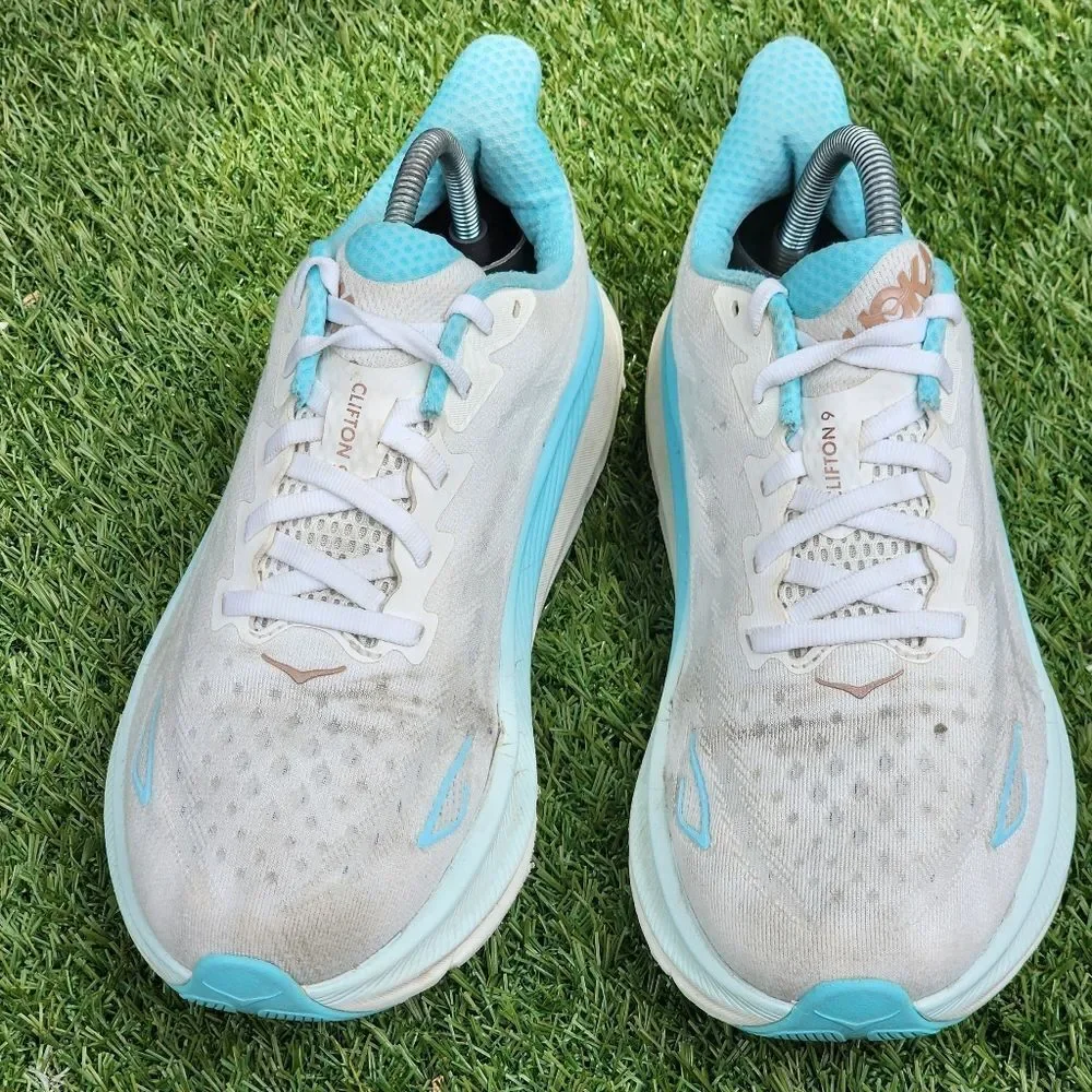 HOKA CLIFTON 9 - Womens Athletic Shoes - SIZE 8.D WIDE